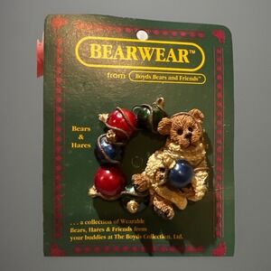 Boyds Bearwear Pin Ornament Wreath‎ Bear #26021 Resin Winter Vintage 1995 New